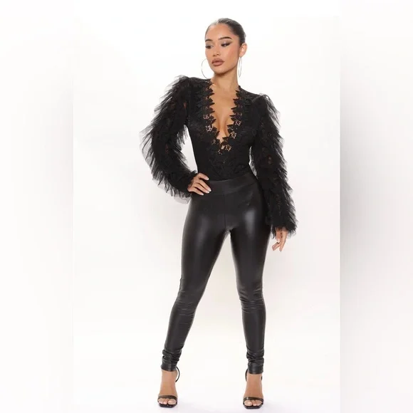 NWT- Fashion Nova- She's So Extra Bodysuit - Black - Picture 3 of 6